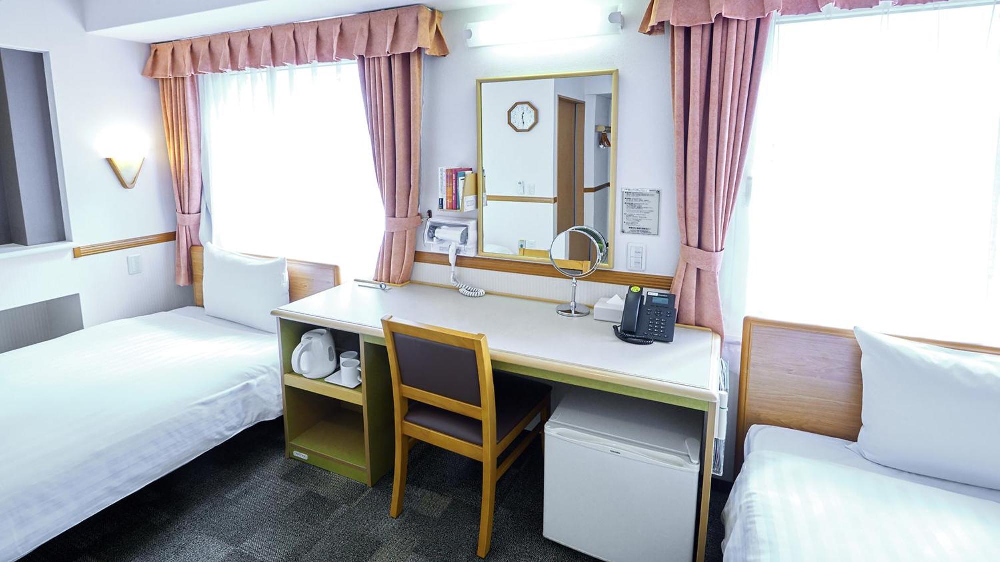 Toyoko Inn Shin-Yamaguchi-Eki Shinkansen-Guchi Rum bild